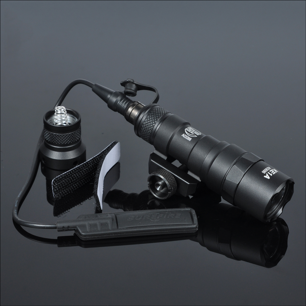Tactical M300B MINI Scout Light Outdoor Hunting M300 Flashlight 400 lumen Flashlight LED Lanterna Comstant Momentary Output With Tail Switch
Tactical M300B MINI Scout Light Outdoor Hunting M300 Flashlight 400 lumen Flashlight LED Lanterna Comstant Momentary Output With Tail Switch