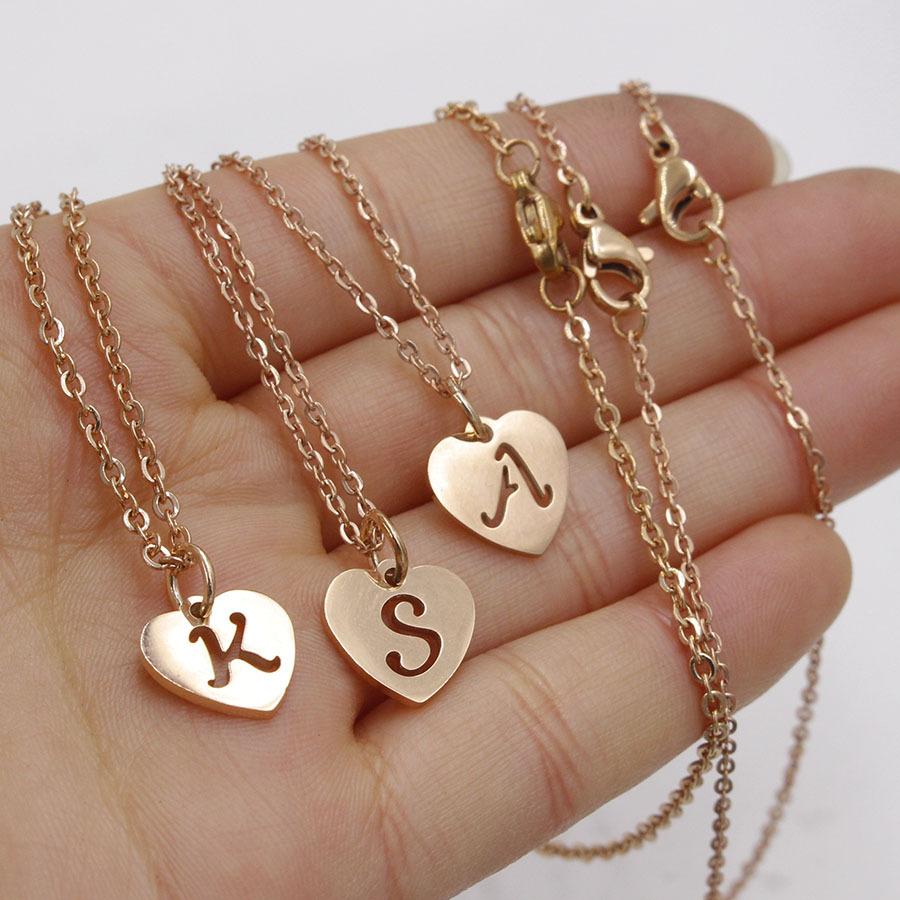 Halskette mit Initialen-Anhänger aus Roségold, Edelstahl, für Damen, Schmuck, A-Z, 26 Buchstaben, ausgehöhlte herzförmige Initialen-Halskette, Ge