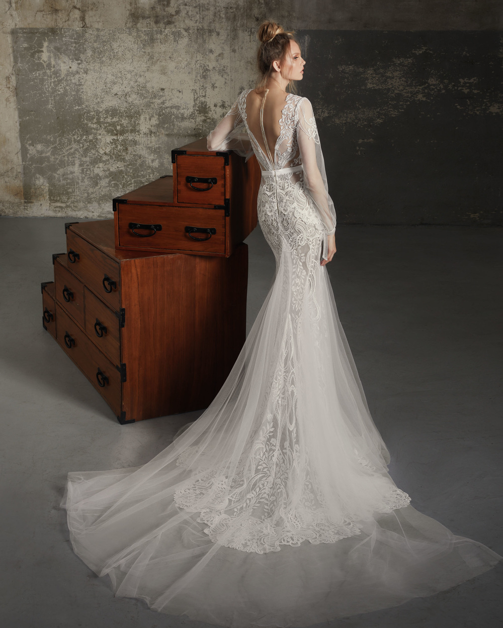 Lior Charchy Mermaid Dresses Deep V Neck Long Sleeve Lace Appliques Country Bridal Gowns Sweep Train Illusion Beach Wedding Dress