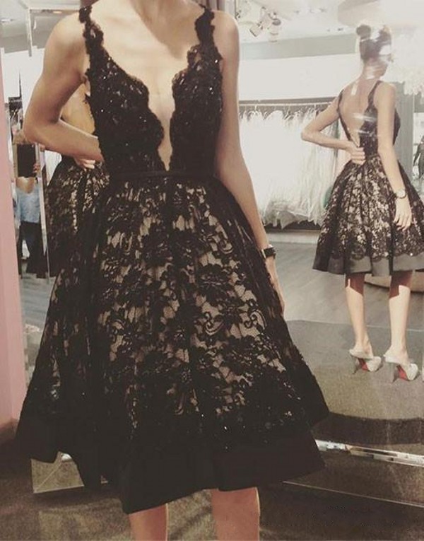 Elegant 2018 Lace Cocktail Dresses Red Scalloped V Neck Puffly A Line Knee Length Shiny Scattered Beads Homecoming Dresses