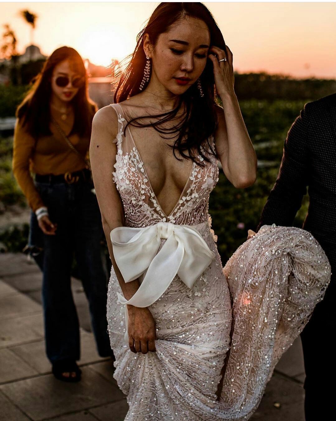 new arrival mermaid wedding dresses deep v neck beading crystal bridal gowns appliqued boho country wedding dress robe de marie