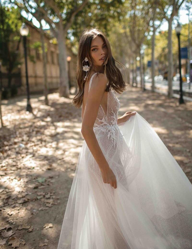 Country Bohemian Wedding Dresses Spaghetti V-Neck Backless Lace Tulle Bridal Gowns Breta Boho Vestidos De Novia