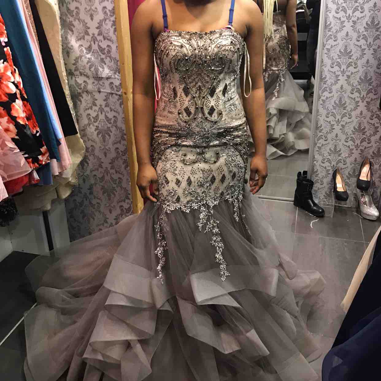 Silver Grey Beaded Mermaid Prom Dresses Sweetheart Sequined 2019 Lace Appliqued Evening Dresses Tiered Skirts Formal Party Pageant Gowns