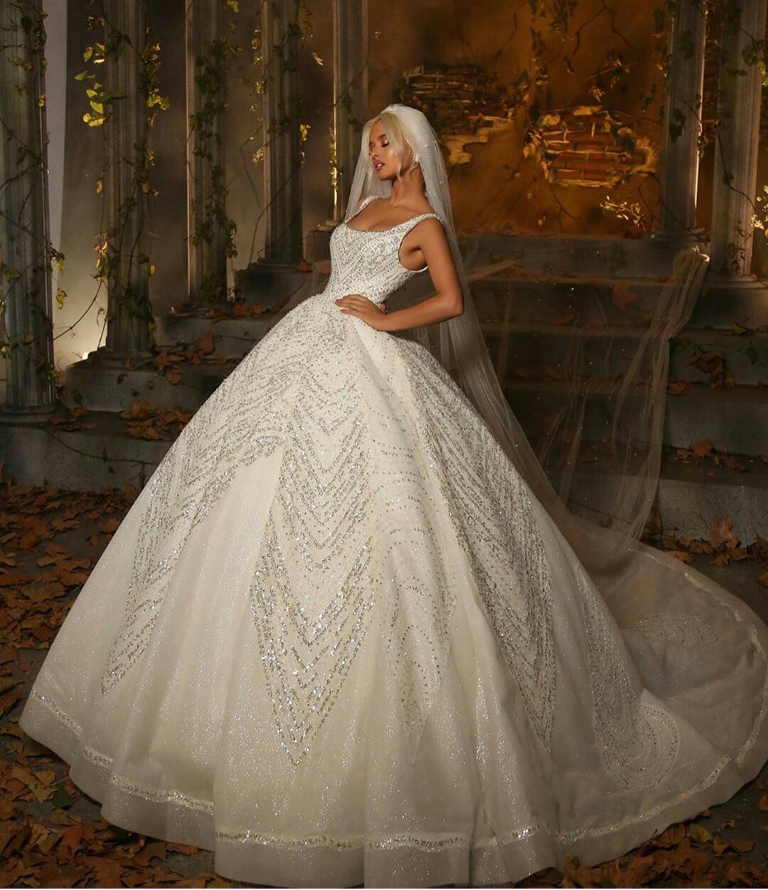 2020 Luxury Church Wedding Dresses Square Neck Lace Bling Sequins Glitter Country Bridal Gowns Sweep Train Luxury Wedding Dress Plus Size