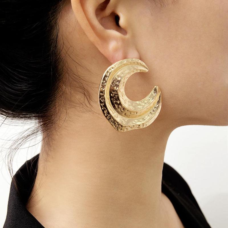 AMORCOME Europ Minimalist Metal Large Moon Shape Earrings Geometric C-Type Big Stud Earring for Women Girl Wedding Party Jewelry
AMORCOME Europ Minimalist Metal Large Moon Shape Earrings Geometric C-Type Big Stud Earring for Women Girl Wedding Party Jewelry