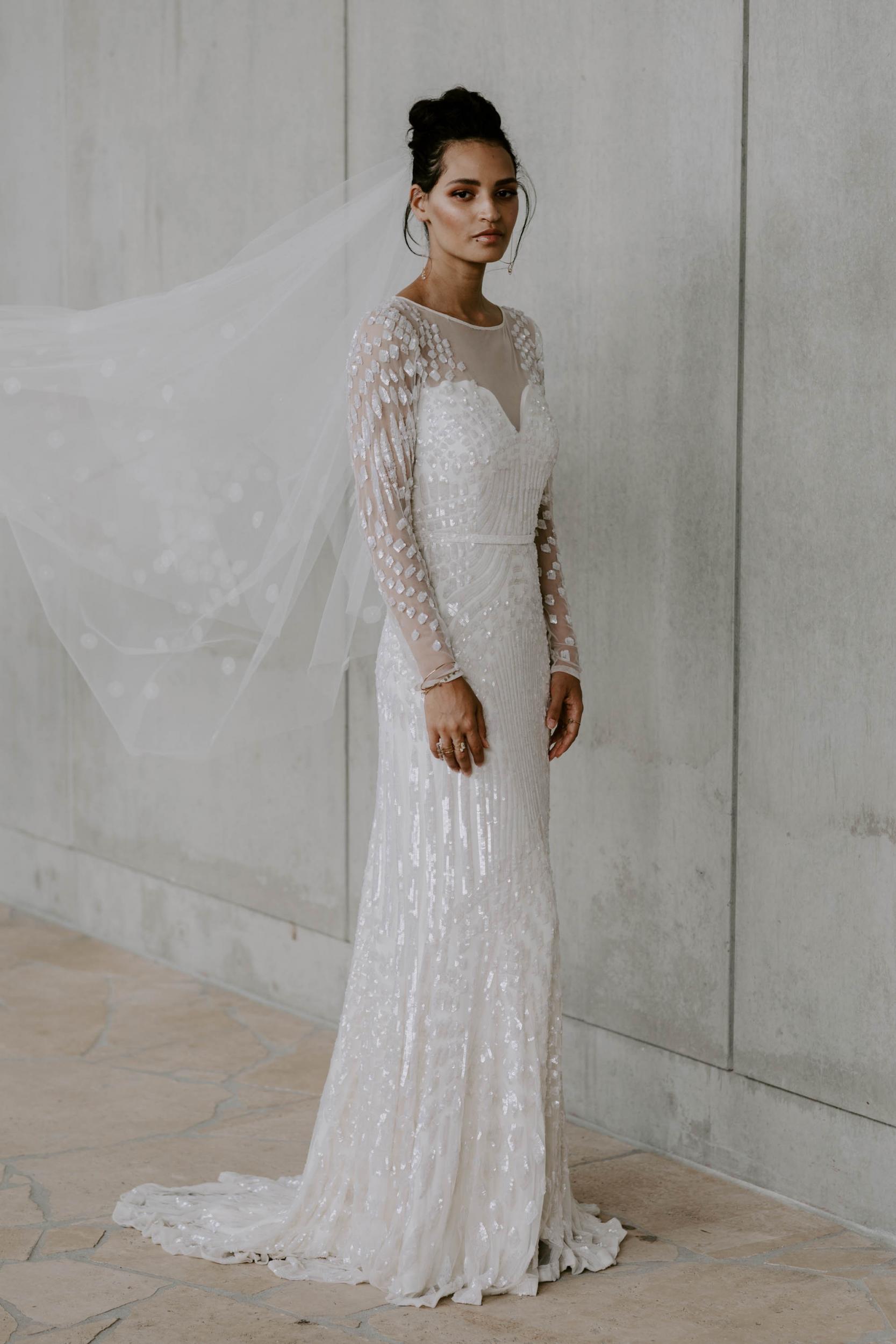 2020 Lace Mermaid Wedding Dresses Sweep Train Sequins Appliqued Beads Long Sleeve Wedding Dress Hollow Back Boho Robes De Mariée
