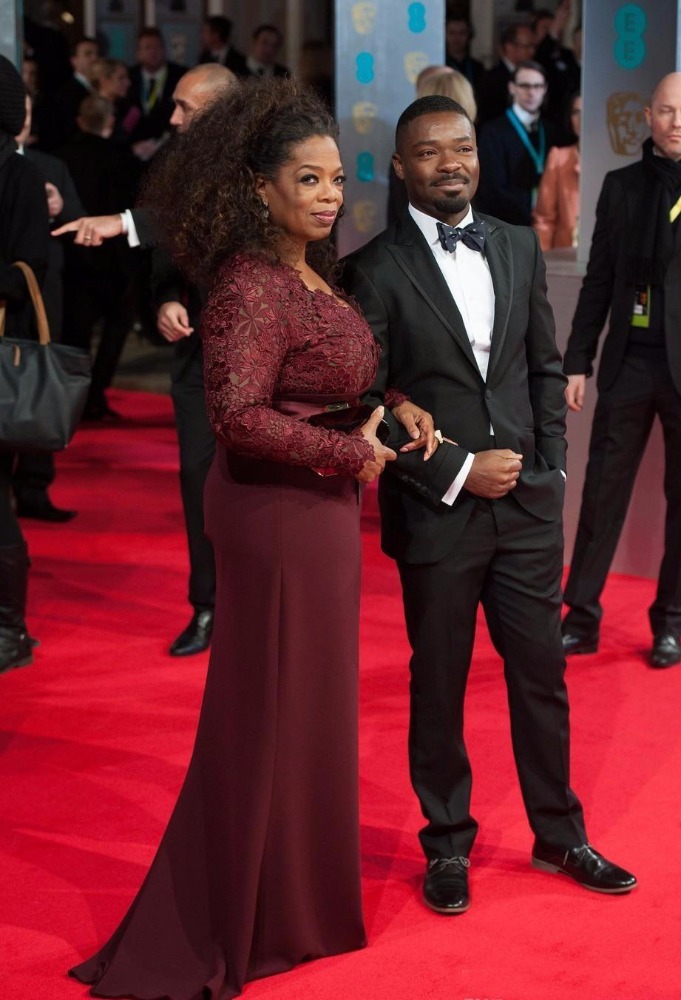 Red Carpet Plus Size Burgundy Evening Dresses Oprah Winfrey Sheath V-Neck Long Sleeve Lace Top Sweep Train Prom for Fat Women party gowns