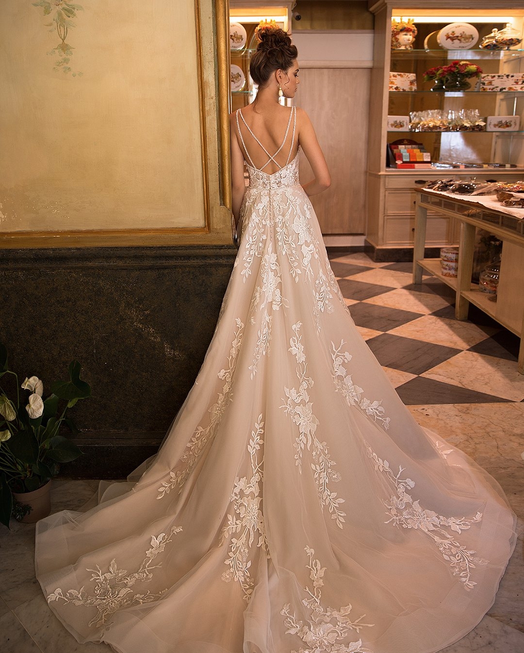 Backless Stylish Lace Beach Wedding Dresses Beaded Spaghetti Straps Appliqued Bridal Gowns A Line Tulle Sweep Train Robe De Marie