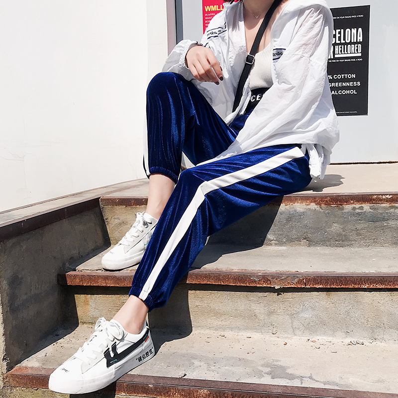 Spring Autumn Sweatpants Female Korean Loose Golden Velvet Long Pants Small Feet Casual Harem Women Pants, Black
Spring Autumn Sweatpants Female Korean Loose Golden Velvet Long Pants Small Feet Casual Harem Women Pants, Black