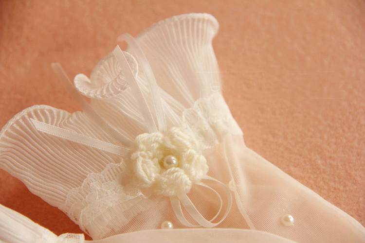 2019 Ivory Bridal Gloves Illusion Full Finger Beaded Wrist Length Gloves In Stock Cheap Wedding Accessories