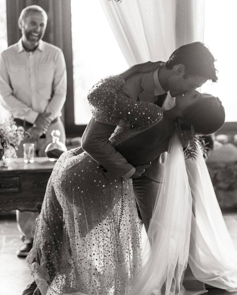 Boho Champagne Wedding Dresses V Neck Long Sleeves Sequined Bridal Gowns Floor Length Plus Size Beach Bohemian Wedding Dress