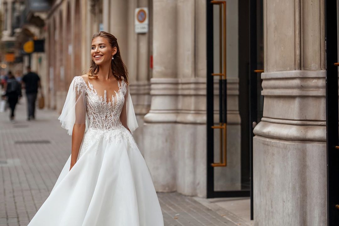 A Line Amazing Lace Appliqued Wedding Dresses Sheer Bateau Neck Short Sleeves Bridal Gowns Sweep Train Tulle Robe De Marie ppliqued