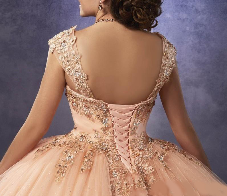2020 Sparkling Tulle Quinceanera Dresses Ball Gown Sweetheart Neck Line Ruched Bodice With Lace and Beads Detachable Straps Girls Party Gown