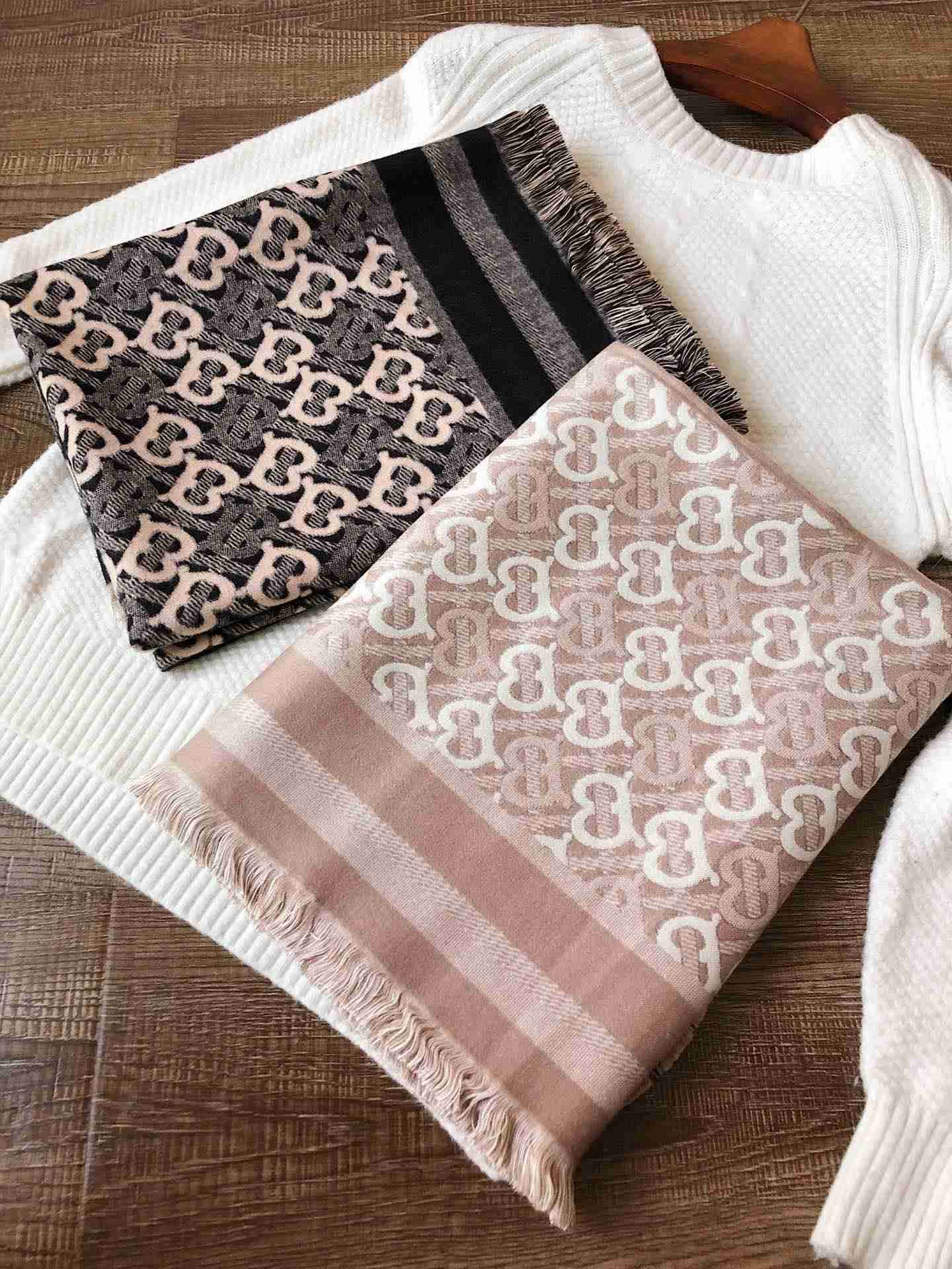 Wholesale- quality winter scarf Cashmere blend Designer Tide brand Man and woman shawl scarf fashion high quality 70X180CM No box
Wholesale- quality winter scarf Cashmere blend Designer Tide brand Man and woman shawl scarf fashion high quality 70X180CM No box