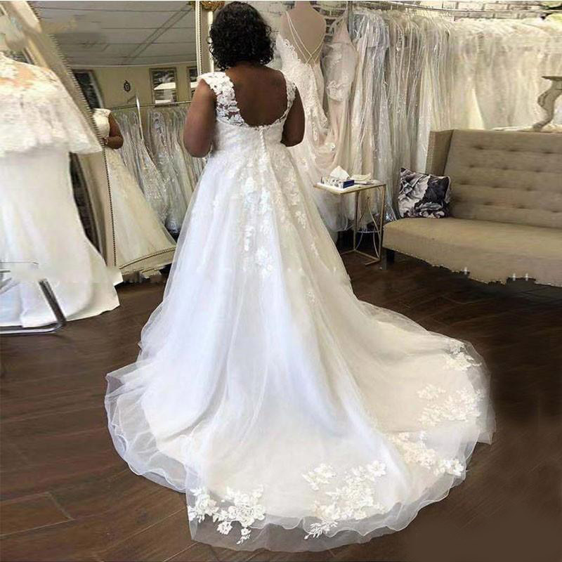 Plus Size White Wedding Dresses Cap Sleeve Deep V Neck Flower Appliqued Lace A Line Bridal Gowns Sweep Train Vestido De Noiva