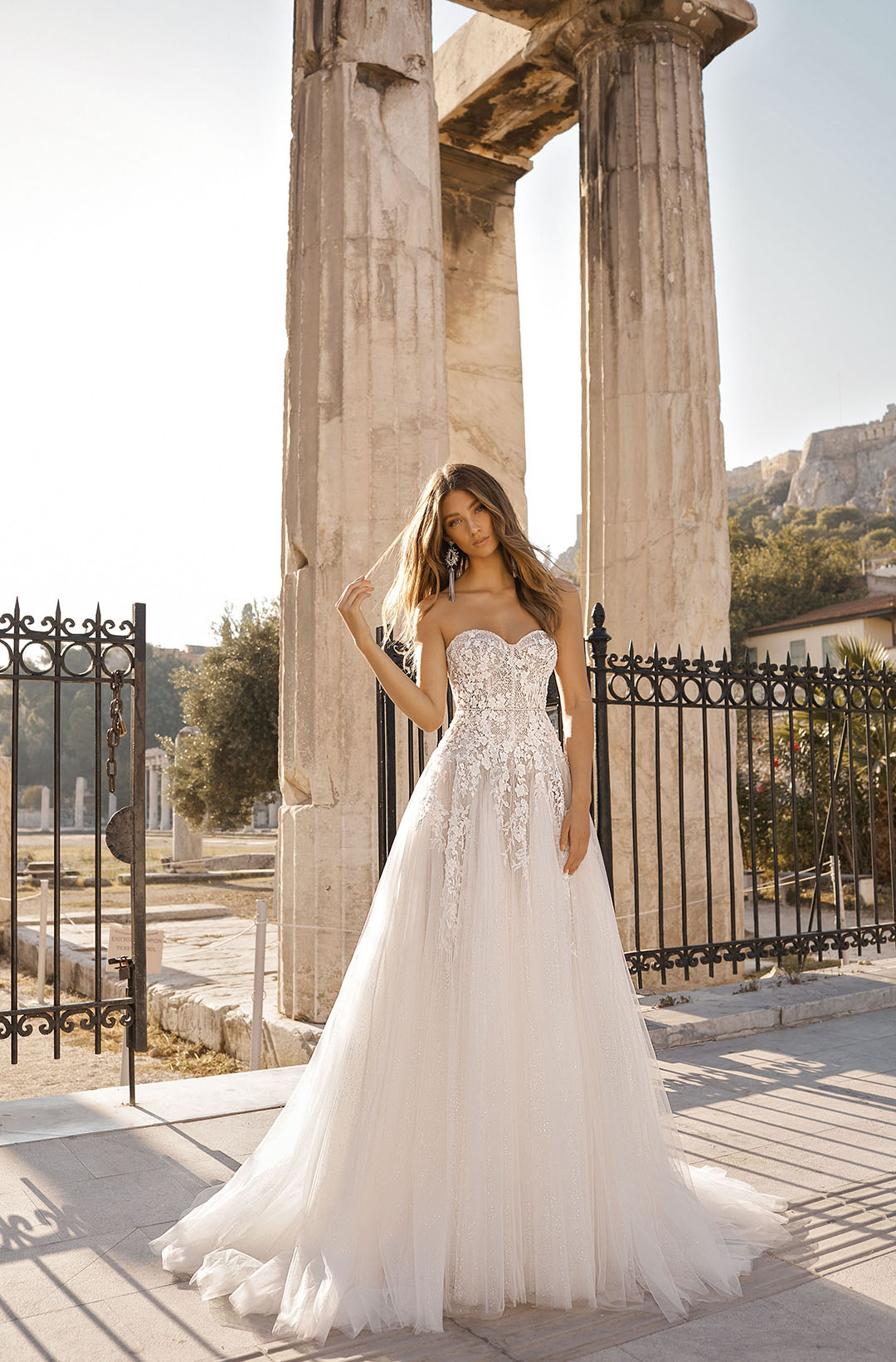 Berta Bohemian Dresses Sweetheart A e Appliques Sweep Train Belt Beach Wedding Dress Custom Made Garden Country Bridal Gown