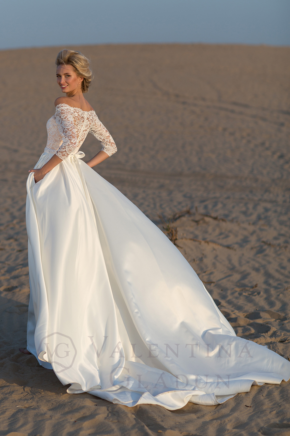 2020 Beach Boho Wedding Dresses Off The Shoulder Lace Appliqued Half Long Sleeve Bohemia Wedding Gown Custom Plus Size Vestidos de Novia