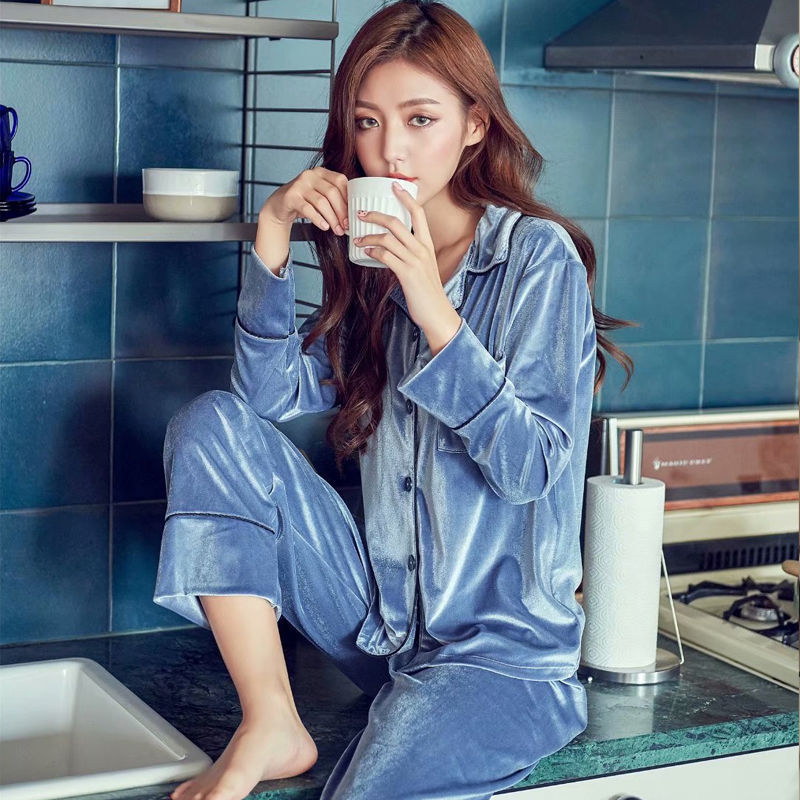 2pcs/Lot Autumn Winter Women Pajamas Sets Satin Velvet Sexy Warm Homewear Pijama Pyjamas Suit For Women CX200628, Champagne
2pcs/Lot Autumn Winter Women Pajamas Sets Satin Velvet Sexy Warm Homewear Pijama Pyjamas Suit For Women CX200628, Champagne