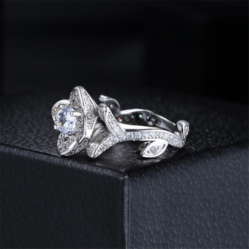 2020 New Arrival Sparkling Vintage Fashion Jewelry 925 Sterling Silver Round Cut White Topaz CZ Diamond Gemstones Women Wedding Flower Ring