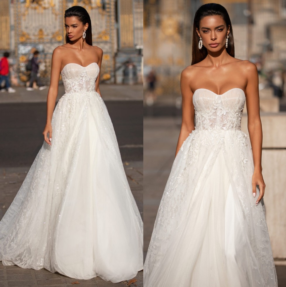 A Stunning Appliqued Line Wedding Dresses Strapless Neck Sequined Bridal Gowns Pleated Tulle Court Train Robe De Marie