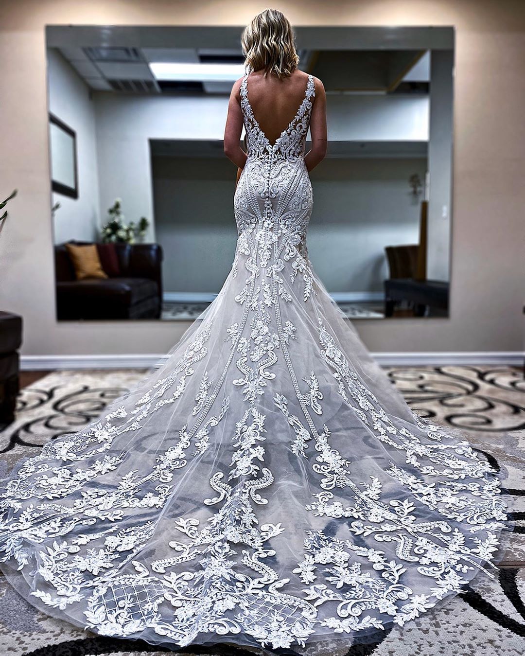 Fashion Mermaid Lace Backless Wedding Dresses Sheer Plunging Neck Appliqued Bridal Gowns Plus Size Sweep Train Tulle robes de mariée