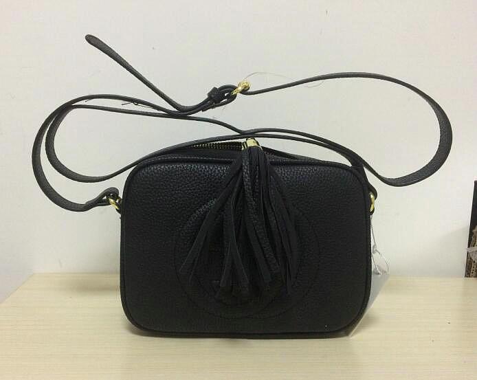 2020 new high quality women's fashion female designer leather tassel Soho bag disco shoulder bag wallet handbag with dust bag free shipping, Red
2020 new high quality women's fashion female designer leather tassel Soho bag disco shoulder bag wallet handbag with dust bag free shipping, Red