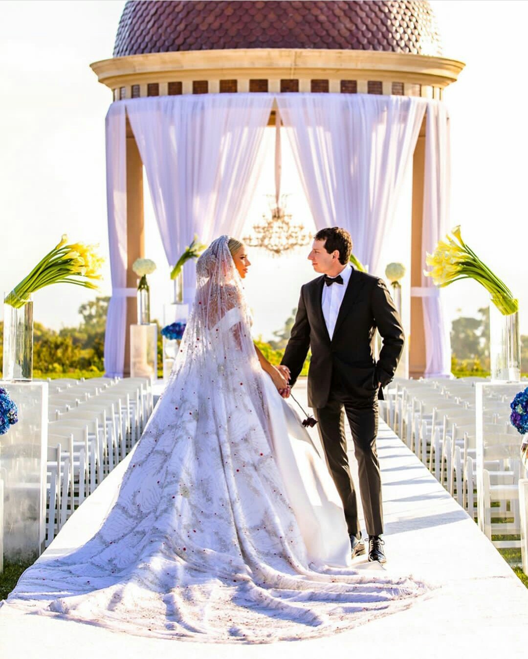 2020 Elegant Satin Wedding Dresses With Veil A Line Off The Shoulder Bohemian Wedding Dress Custom Made Sweep Train Vestidos De Novia