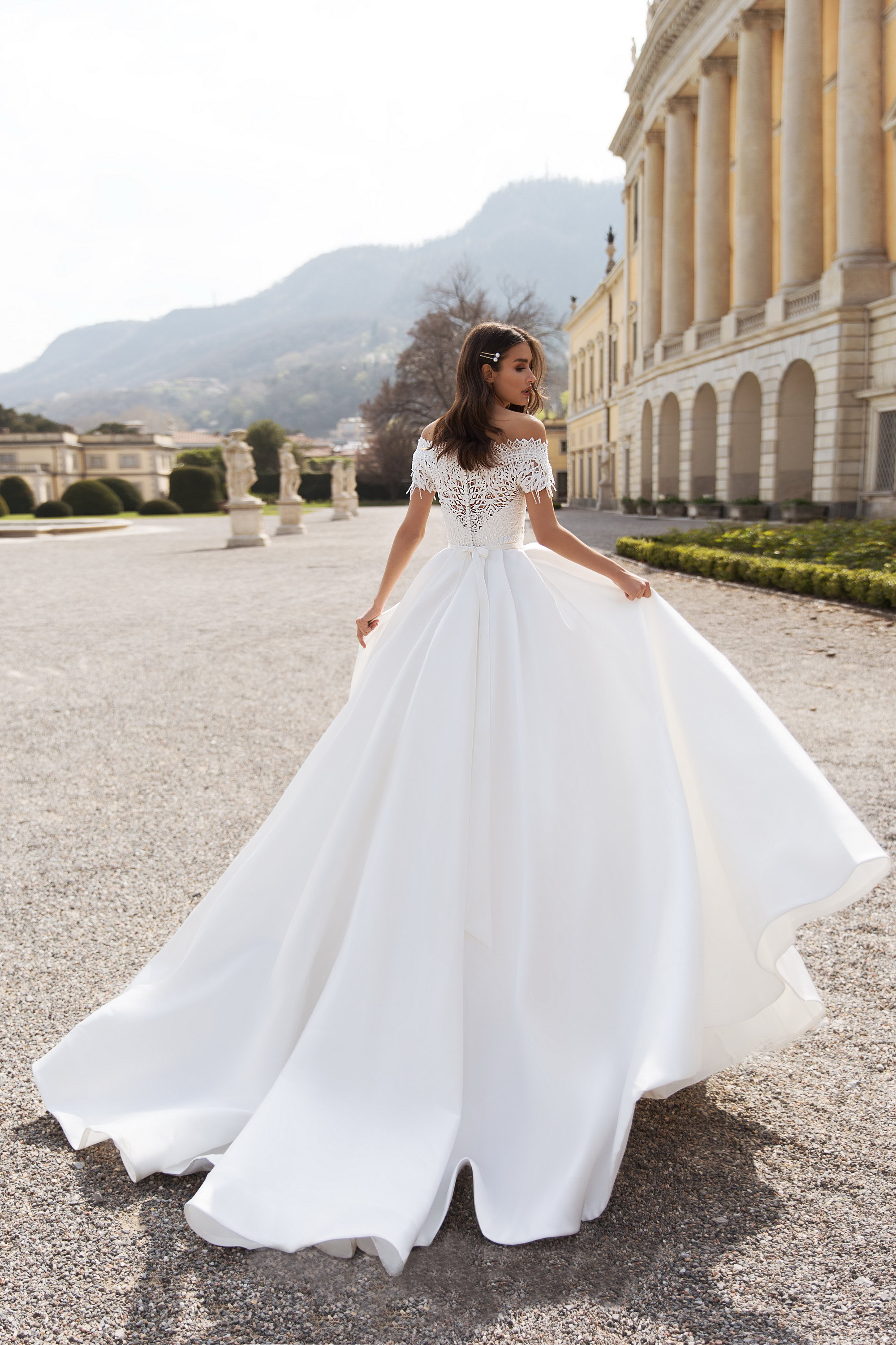 2020 Crystal Design Boho Wedding Dresses A Line Lace Appliques Sweep Train Bohemian Wedding Dress Custom Made Elegant Vestidos De Novia