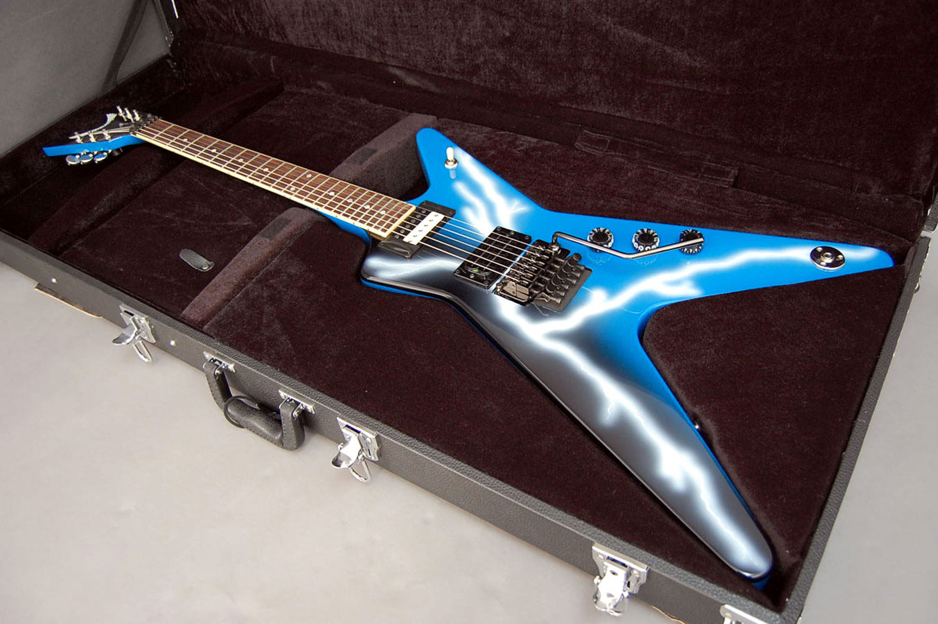 Custom Iconic Dimebag Darrell Dime From Hell Lightning Blue Electric Guitar Dot Inlay, Floyd Rose Tremolo Locking Nut, Chrome Hardware
Custom Iconic Dimebag Darrell Dime From Hell Lightning Blue Electric Guitar Dot Inlay, Floyd Rose Tremolo Locking Nut, Chrome Hardware