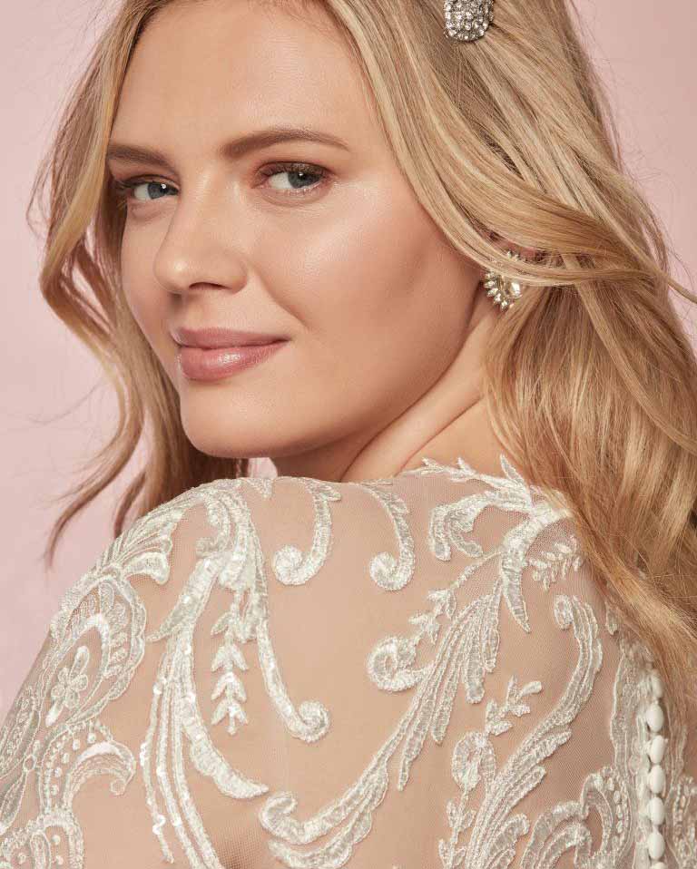 Size Stunning Plus Lace Wedding Dresses A Line Sheer Jewel Neck Bridal Gowns With Short Sleeves Sweep Train Tulle Robe De Marie