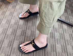 2019 fashion slipper lady designer slipper woman sllipper women casual slippers nice summer girl slippers genuine leather flat sandal 854, Red
2019 fashion slipper lady designer slipper woman sllipper women casual slippers nice summer girl slippers genuine leather flat sandal 854, Red