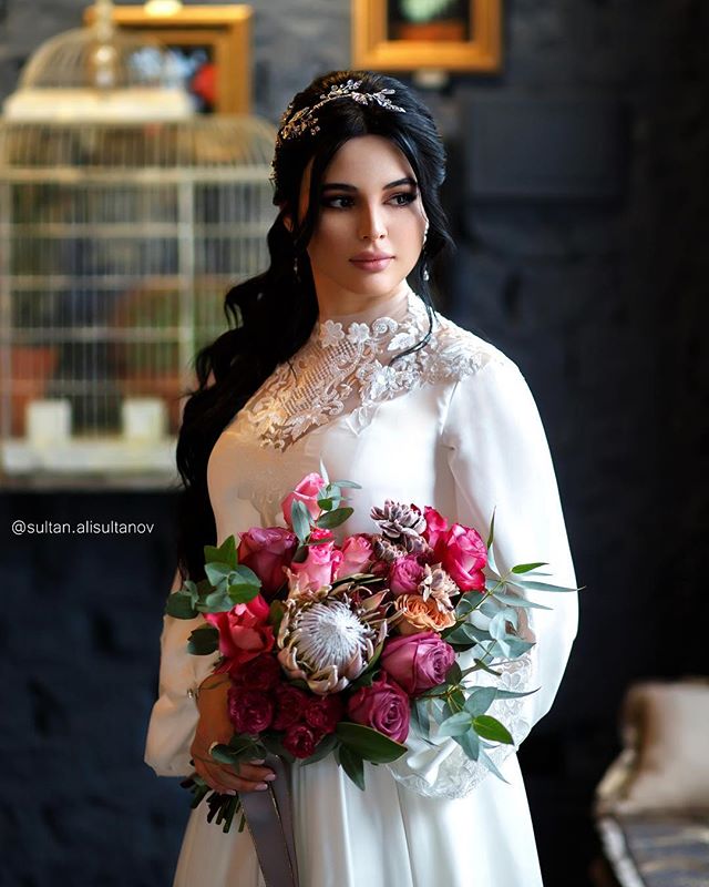 2020 New Arrival A Line Wedding Gowns High Neck Long Sleeve Tulle Lace Satin Wedding Dresses Sweep Length Applique Zipper Bridal Gowns