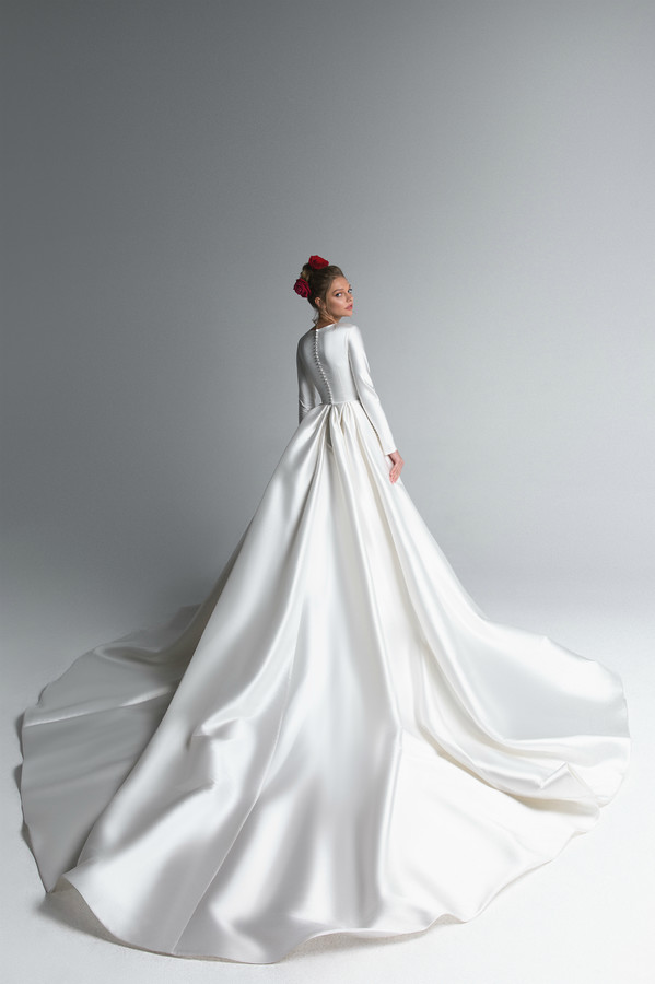 Elegant Satin Dresses Jewel Neck A e Long Sleeves Beach Wedding Dress Sweep Train Vestidos De Novia Country Bridal Gowns