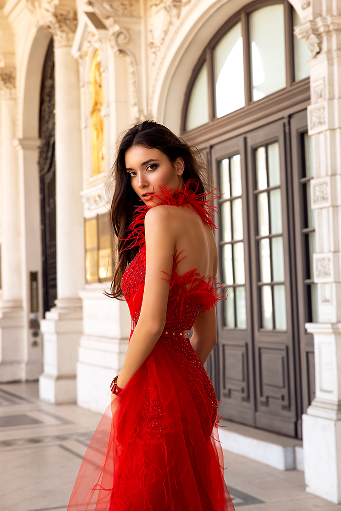 Luxury Red 2019 Mermaid Evening Dresses High Neck Feather Beads Backless Prom Gowns Plus Size Formal Party Dress robes de soirée