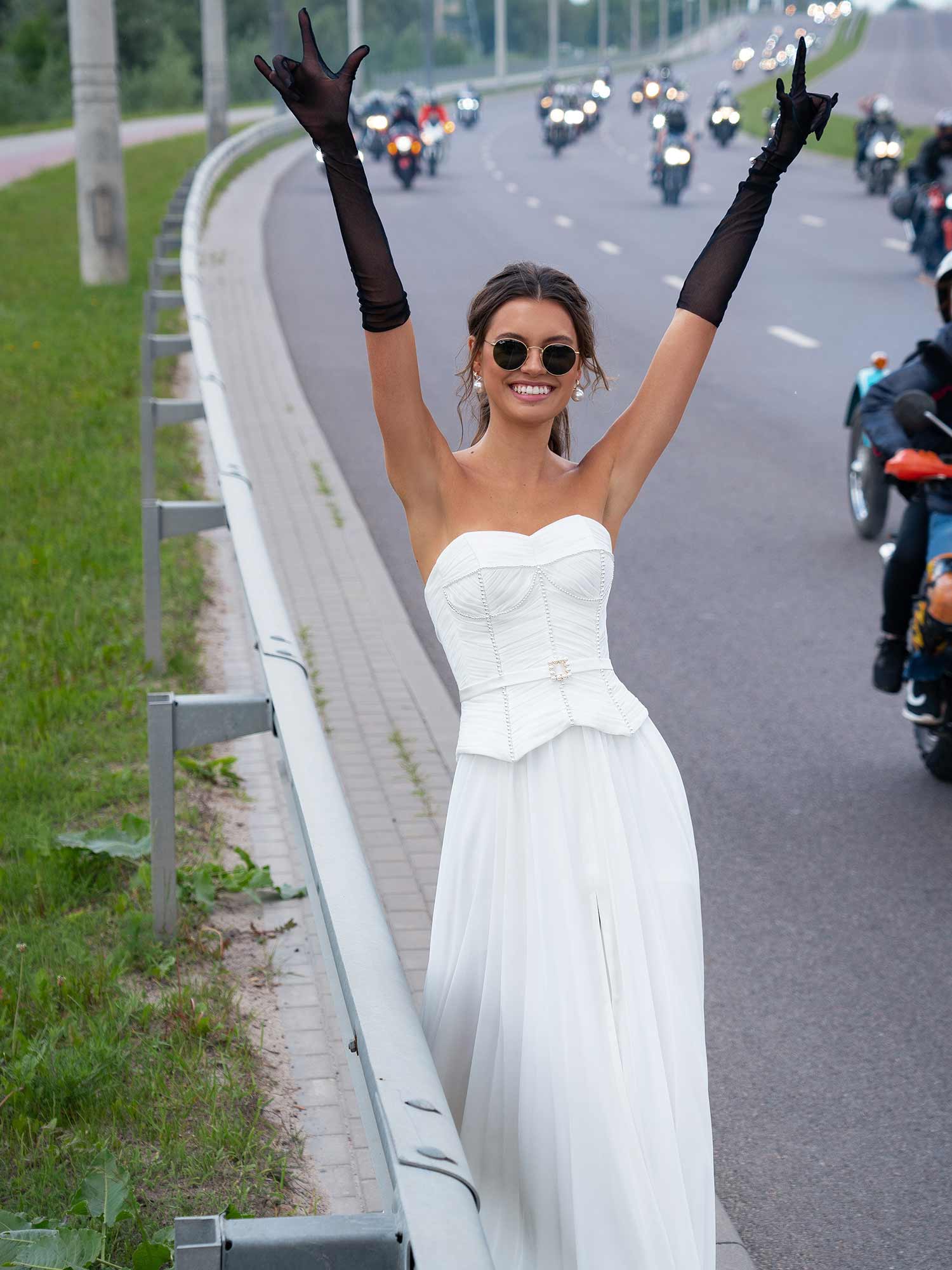 Beach Wedding Dresses Sexy Strapless Beaded Front Split Bridal Gowns Illusion Open Back Bohemian Floor Length Wedding Dress