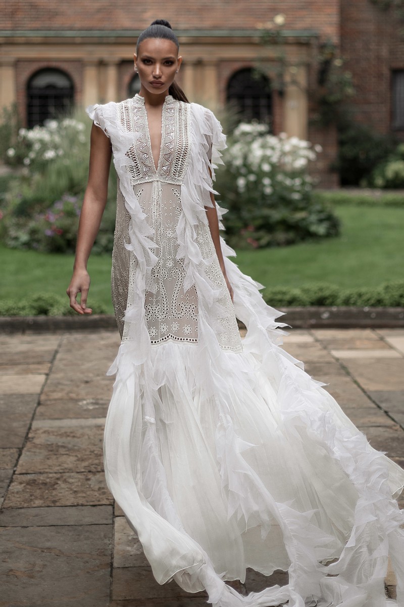 Bohemian Charchy Mermaid Wedding Dresses Sleeveless V Neck Tulle Lace Applique Crystal Princess Gown Floor Length Bridal Gowns