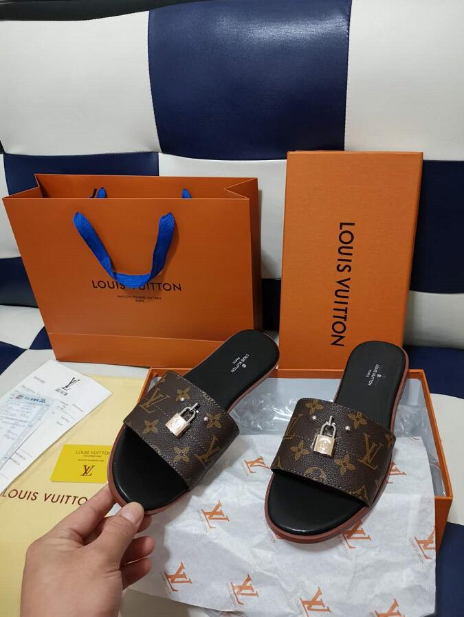 Newest Luxury Women Popular Leather Sandal Striking Gladiator Style Designer Leather Outsole Perfect Flat Canvas Plain Sandal Size 35-41, Black
Newest Luxury Women Popular Leather Sandal Striking Gladiator Style Designer Leather Outsole Perfect Flat Canvas Plain Sandal Size 35-41, Black