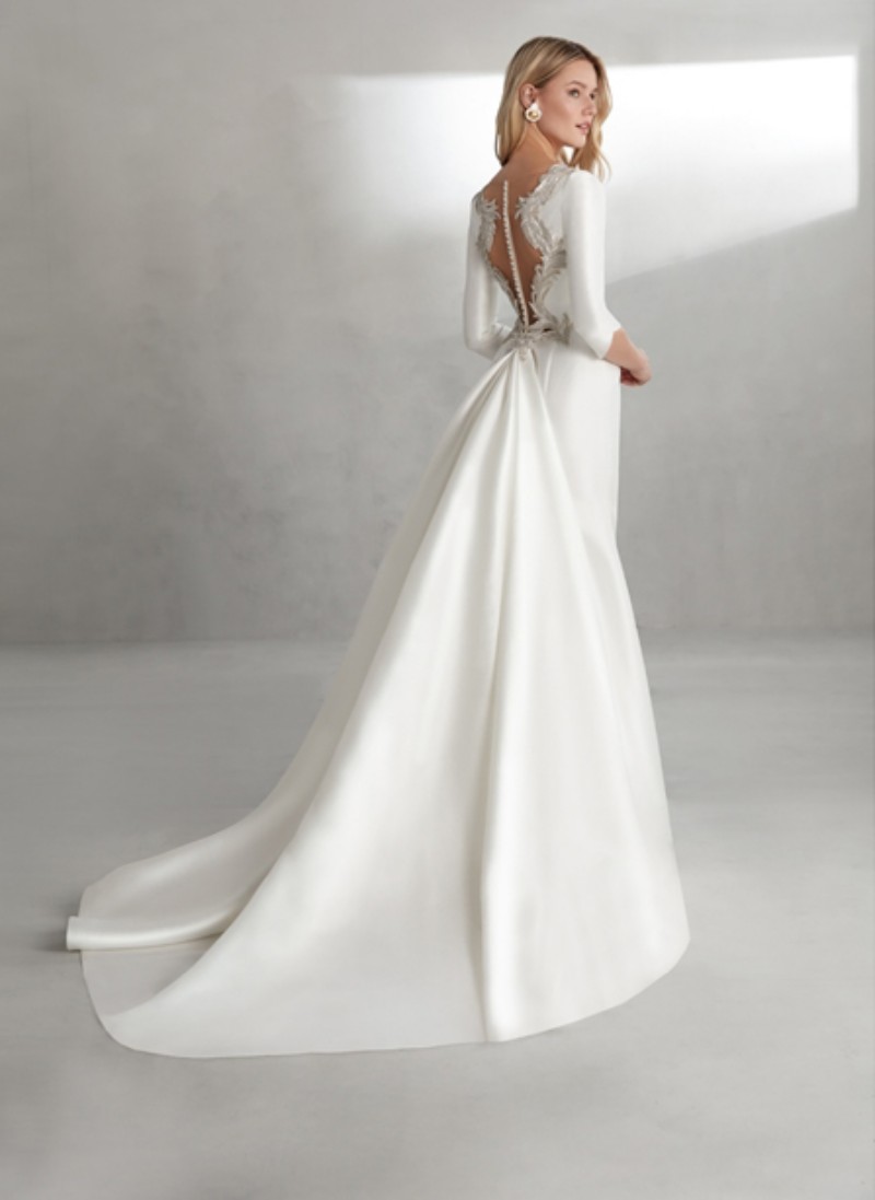 Elegant 2019 Mermaid Wedding Dresses With Train Bateau Neck Long Sleeves Satin Bridal Gowns Covered Button Back Princess Wedding Gowns Cheap