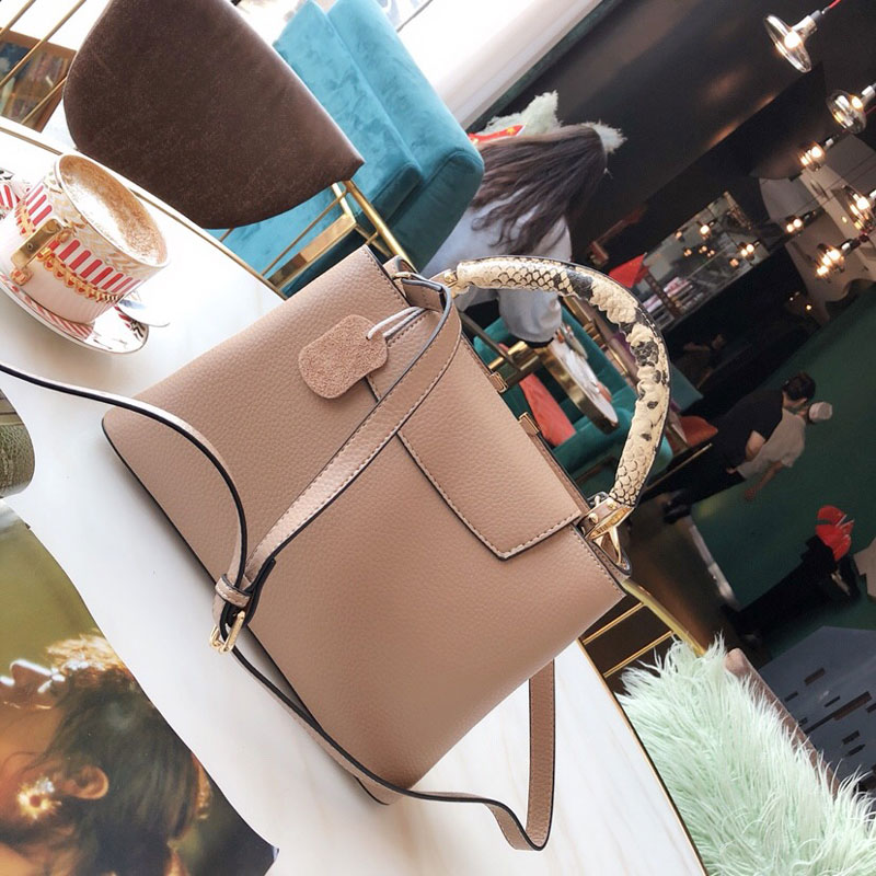 Hot sale famous designed brand Female handbags New Style Fashion Women Luxury Bags Lady Leather Handbags Brand Bags Purse Shoulder Tote Bag
Hot sale famous designed brand Female handbags New Style Fashion Women Luxury Bags Lady Leather Handbags Brand Bags Purse Shoulder Tote Bag