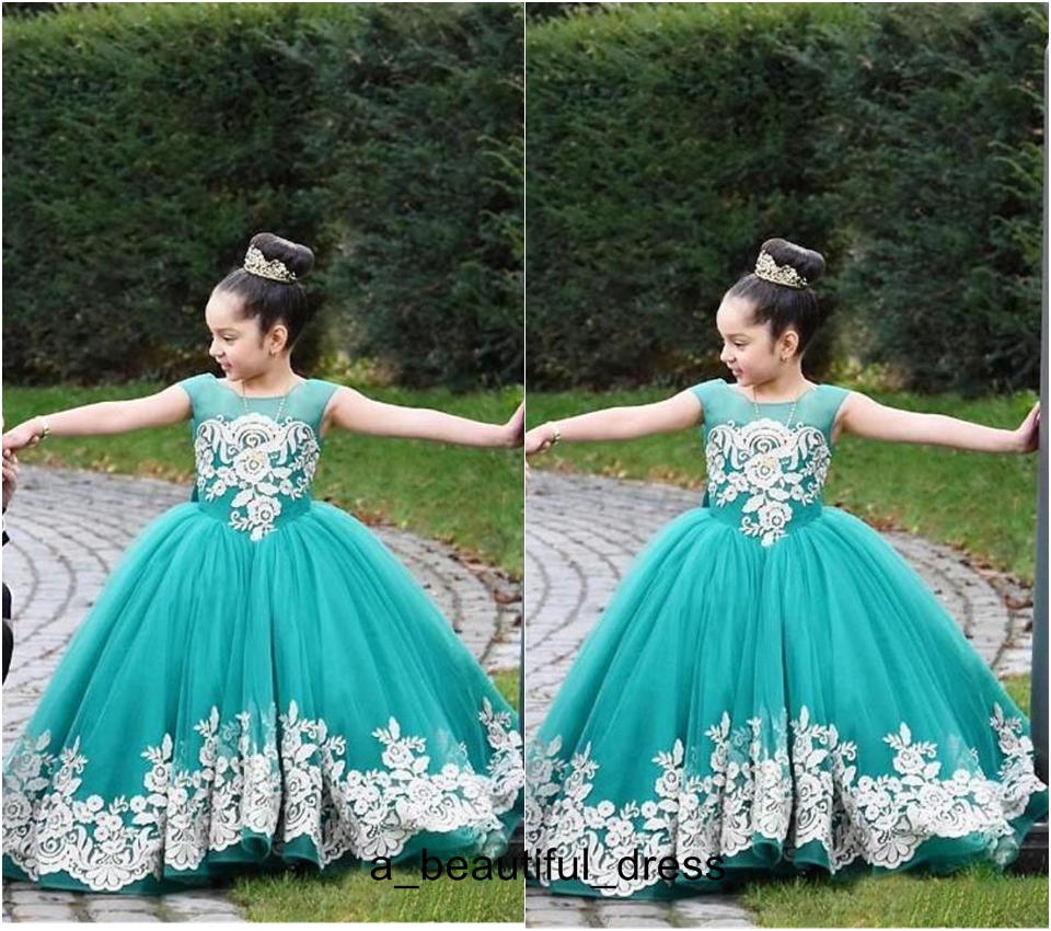 Flower Girls Dresses Jewel Neck Lace Appliques Tiered Tulle Skirt Toddler First Communion Dress Sheer Neck Kids Birthday Gowns FG1326