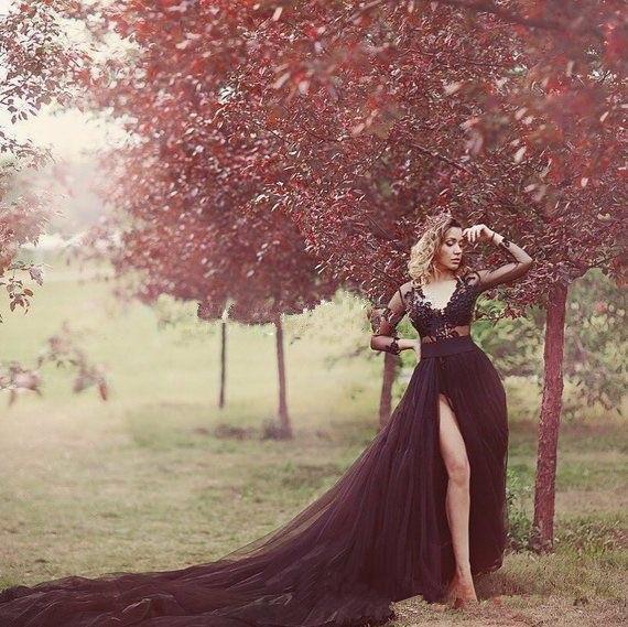 Black Gothic Wedding Dresses Long Illusion Sleeves Chapel Train Lace Applique 2020 V Neck Side Slit Custom Made Wedding Bridal Gown