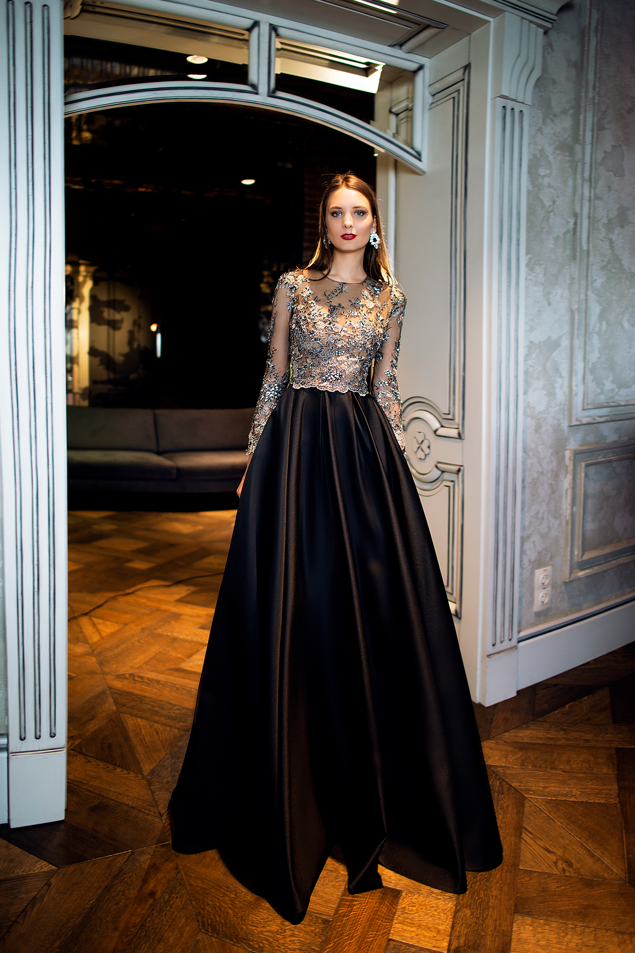 Black Elegant Evening Dresses Lace Applique Beads Long Sleeve Satin Floor Length Prom Gowns Plus Size Chapel Formal Party Dress