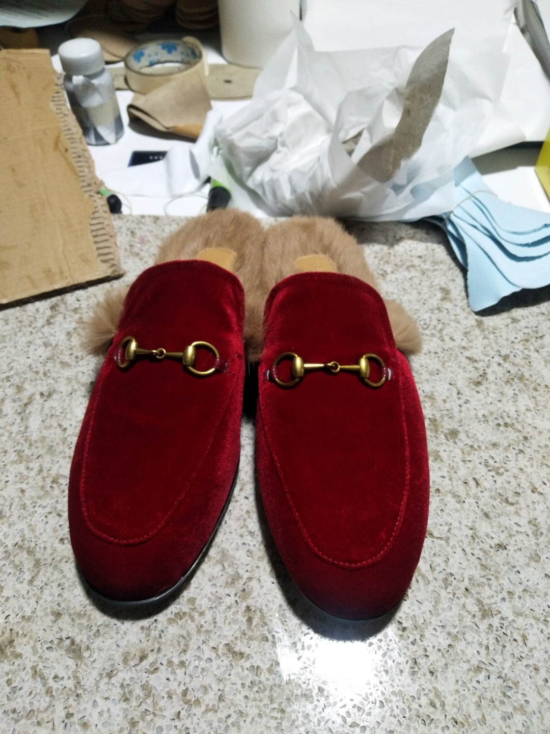 Princetown slippers woman genuine leather flat base slipper lady Rabbit hair mules shoes Warm slippers at home Lazy Fur Slippers man unisex, Black
Princetown slippers woman genuine leather flat base slipper lady Rabbit hair mules shoes Warm slippers at home Lazy Fur Slippers man unisex, Black