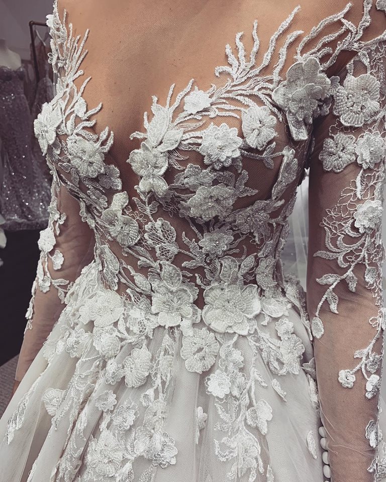 Vintage 2019 Long Sleeve Wedding Dresses Cathedral Train Lace 3D Floral Appliqued Beads Bridal Gowns Custom Made Plus Szie Wedding Gowns