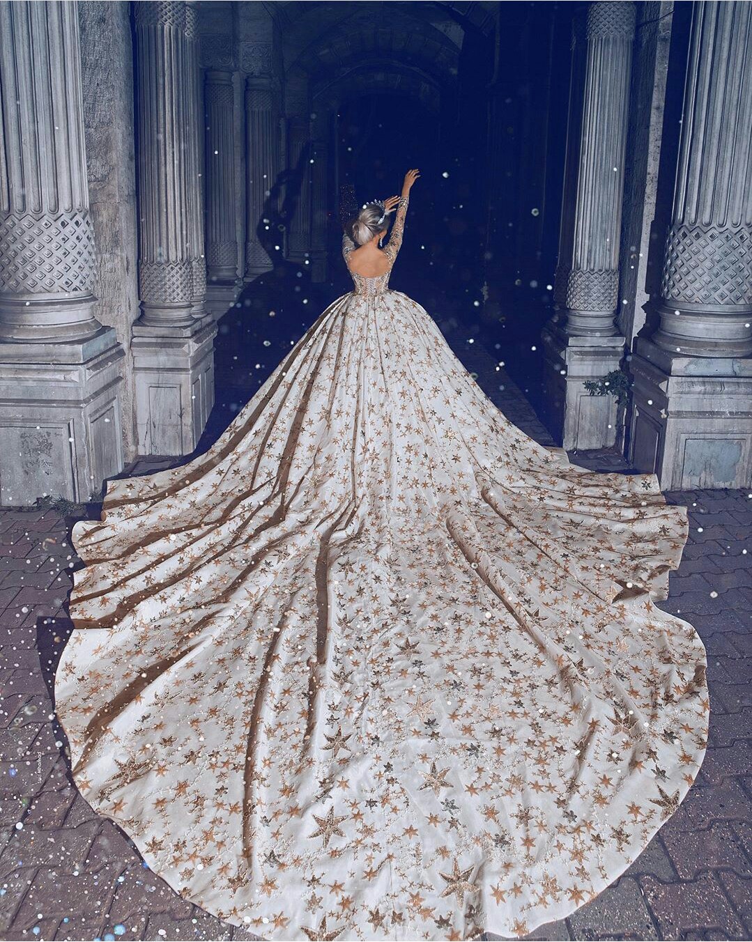 2020 Gorgeous Ball Gown Wedding Dresses Lace Sequined Star Sheer Jewel Neck Court Train Custom Made Arabic Weeding Gowns Bridal Dress