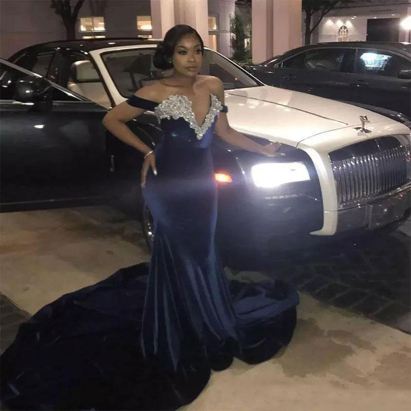 Dark Blue Mermaid Dresses Evening Wear Beaded Off The Shoulder Deep V Neck Velvet Prom Gowns Appliqued Sweep Train Formal Dress