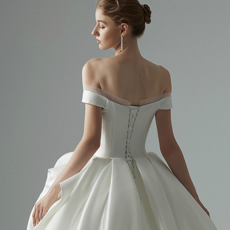 2020 Modest YL Ball Gown Off Shoulder Sleeveless Lace Up Wedding Dresses Lace Applique Satin Ruffles Wedding Gowns Sweep Train Bridal Gowns