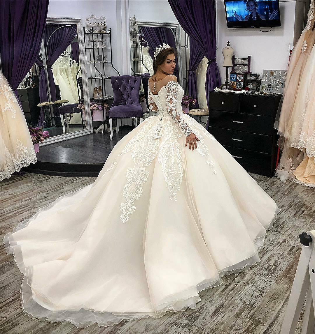 Gorgeous Princess Lace Appliques Wedding Dresses Sheer Neck Long Sleeve Wedding Gowns Lace Up Appliqued Bridal Dress Vestido De Novia