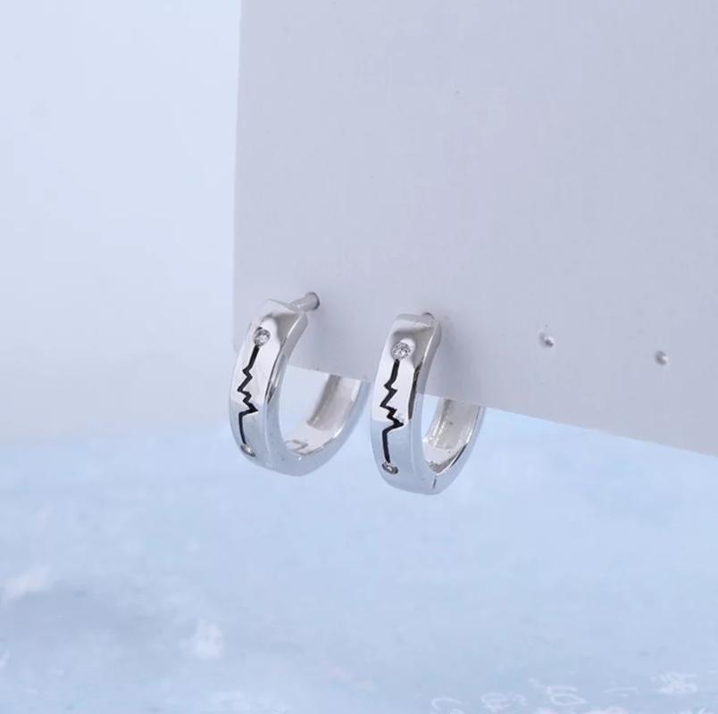 Charm S925 Sterling Silver Earrings Fashion Creative ECG Round Ear Bone Buckle Trend Wild Men Women Boy Neutral Jewelry
Charm S925 Sterling Silver Earrings Fashion Creative ECG Round Ear Bone Buckle Trend Wild Men Women Boy Neutral Jewelry