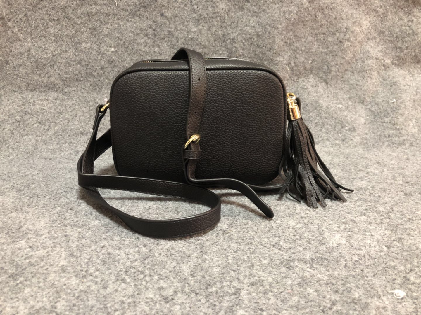 6 colors Handbags High Quality Wallet Famous handbag womens Handbags bags Crossbody Soho Bag Disco Shoulder Bag Fringed bag Purse, Red
6 colors Handbags High Quality Wallet Famous handbag womens Handbags bags Crossbody Soho Bag Disco Shoulder Bag Fringed bag Purse, Red